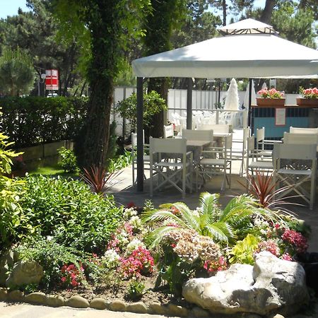 Hotel Sahara Milano Marittima Exterior photo