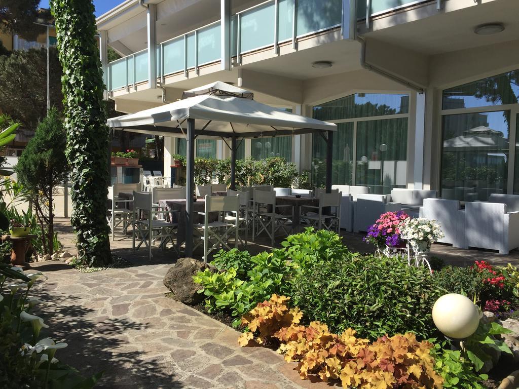 Hotel Sahara Milano Marittima Exterior photo