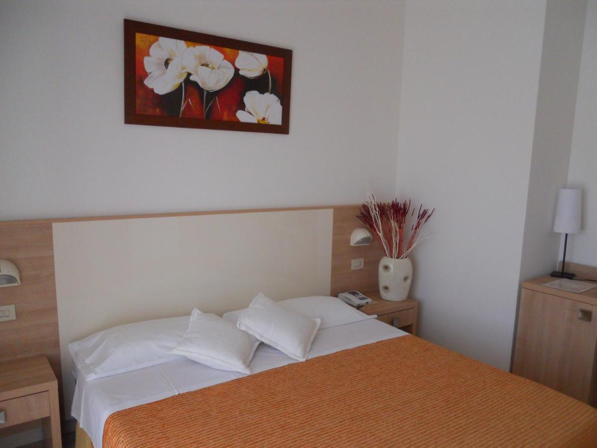 Hotel Sahara Milano Marittima Exterior photo