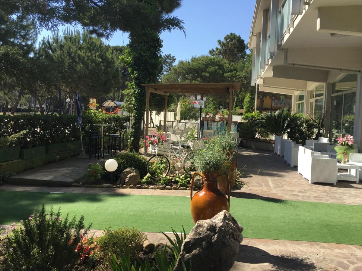 Hotel Sahara Milano Marittima Exterior photo